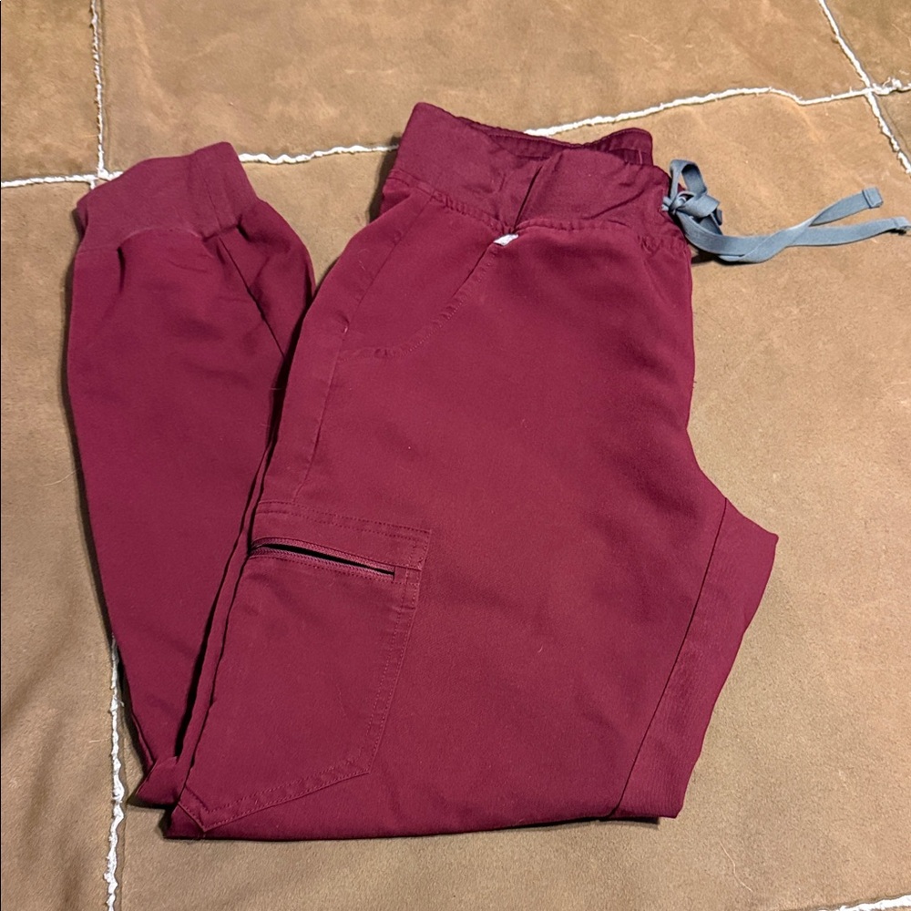 Figs women’s burgundy jogger pants size small